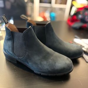 Blundstone low ankle boot in navy nubuck